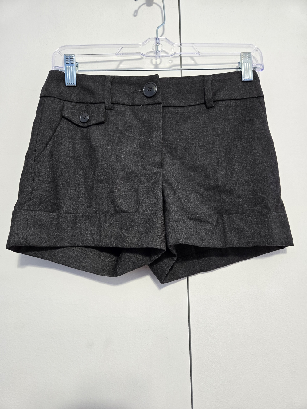 NWT H&M Gray Cuffed Dress Shorts Size 2 Career Office Tailored - Picture 1 of 6